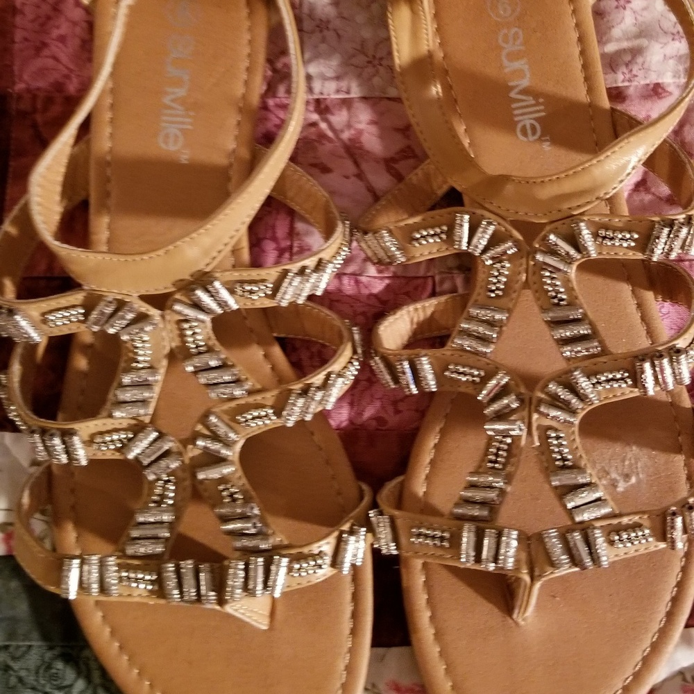Sunville flat sandals size 9